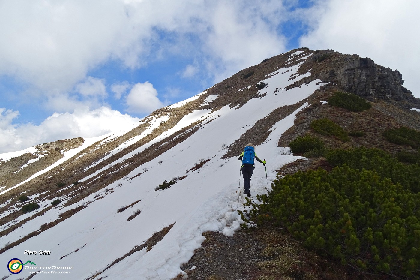 50 Salendo la cresta sud ovest per cima Sodadura.JPG -                                